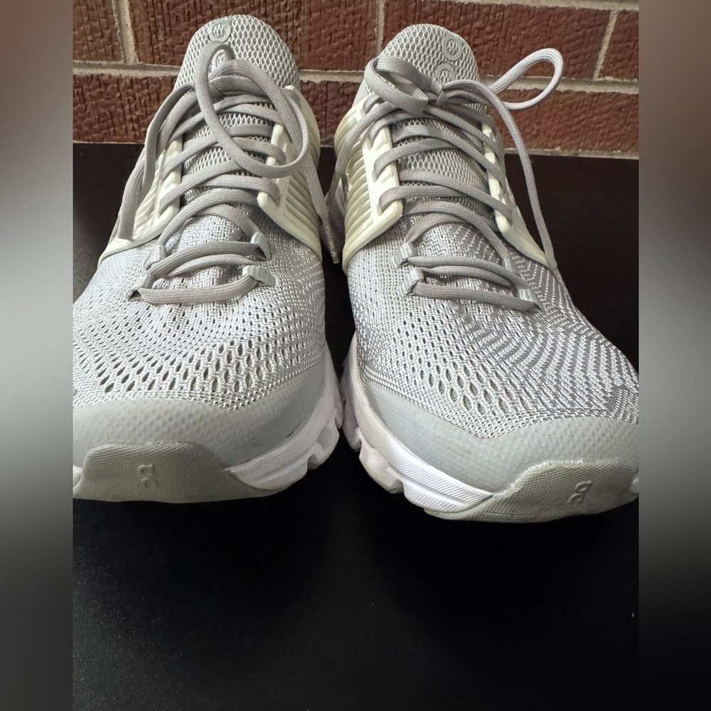 ON Women's running Cloudswift Sneakers, Glacier/White size 9 euro 40.5 - Picture 4 of 9